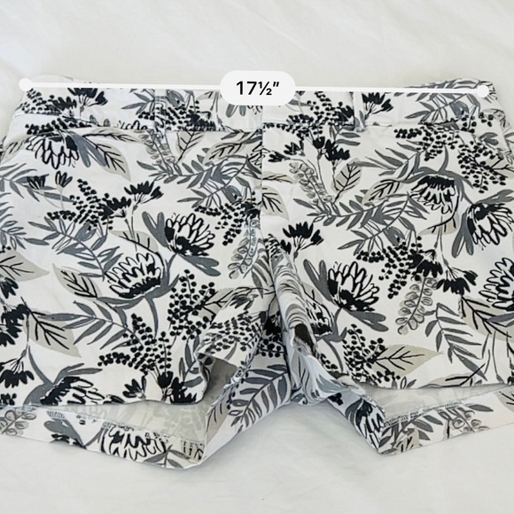 Old Navy pixie short - Picture 2 of 6